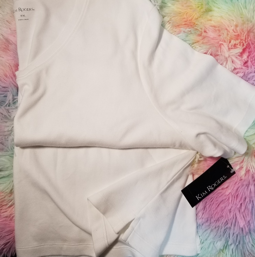 SOLD. Kim Rogers Short Sleeve V-Neck Shirt. - Picture 2 of 3